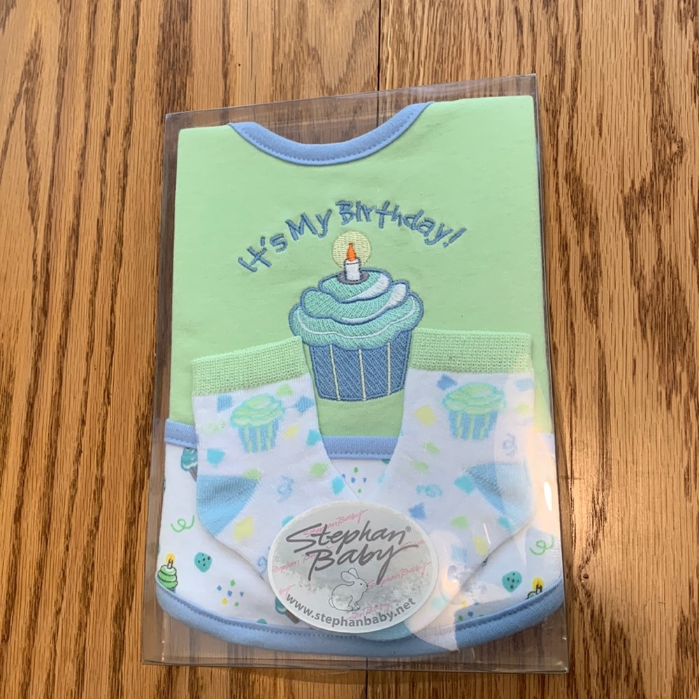 NEW Baby Bib and Sock Set